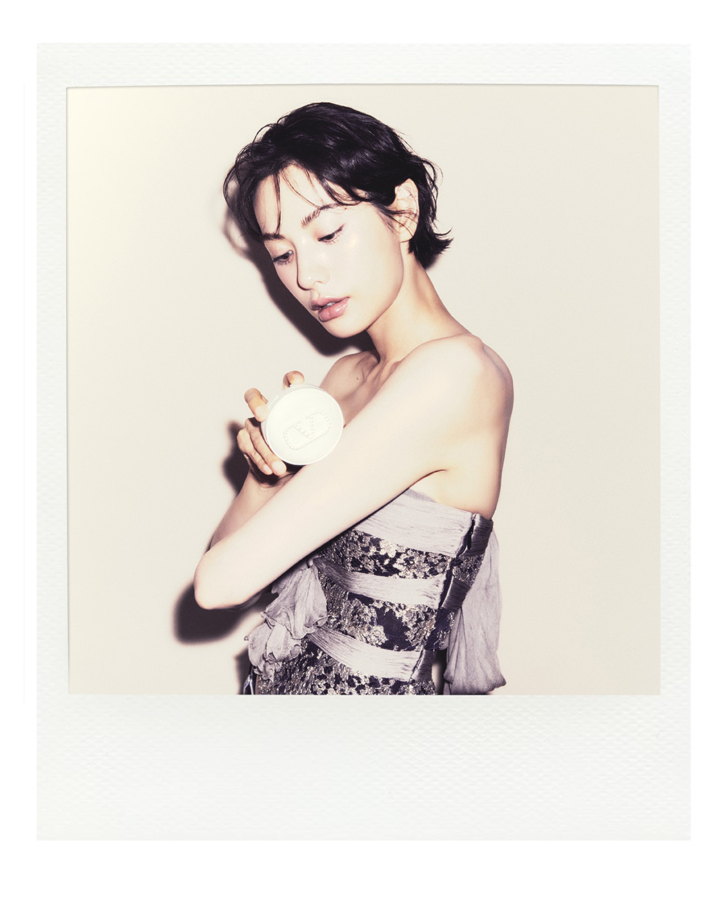 발렌티노 뷰티, 한정판 ‘랑데부 화이트 에디션’ 선봬 3-Image